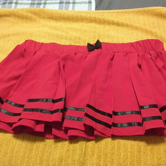 Mini skirts - Picture 4 of 4